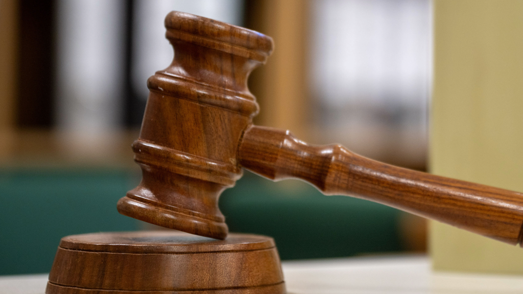 Judge sets bail at $200,000 for sex offender accused of posing as teen at Maple Grove school — WCCO / CBS Minnesota, Roseville Schools news