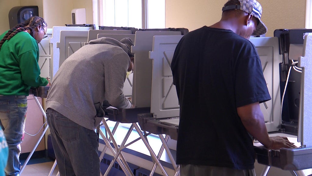 Catholic Charities helps Minnesota's unhoused vote ahead of midterms — WCCO / CBS Minnesota, Roseville Sports news