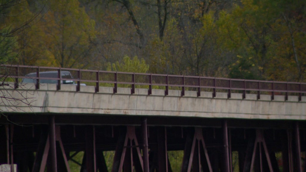 Businesses near Osceola brace as Highway 243 bridge set to close — WCCO / CBS Minnesota, Roseville Business news