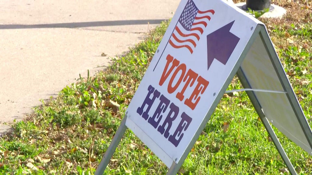 Minneapolis opens 12 pop-up early voting sites across the city ahead of Nov. 3 election — WCCO / CBS Minnesota, Roseville Arts news