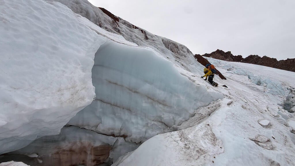Florida man injured climbing California's Mount Shasta rescued after 2 nights in freezing temps — CBS Bay Area (KPIX), Roseville Health news