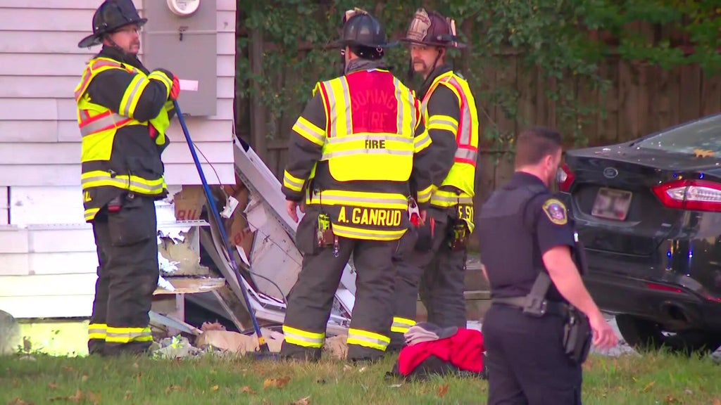 Man blew through Bloomington stop sign, hit car, which then struck home, police say — WCCO / CBS Minnesota, Roseville Community news