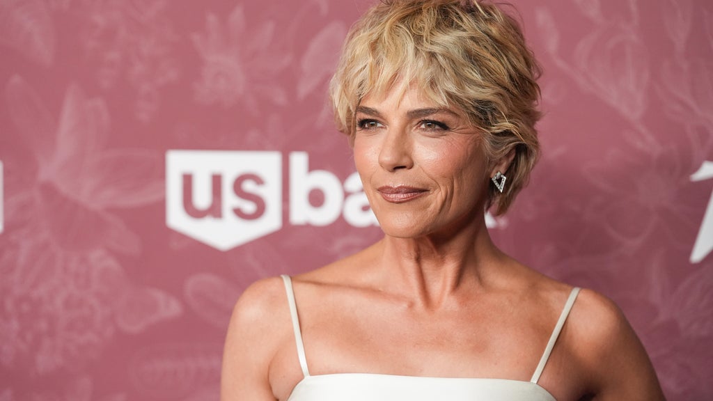 Actress Selma Blair arraigned following arrest for incident related to flight from LAX to JFK — WCCO / CBS Minnesota, Roseville Health news