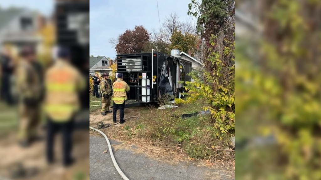 3 adults hospitalized after fire at food truck on St. Paul's east side — WCCO / CBS Minnesota, Roseville Dining news