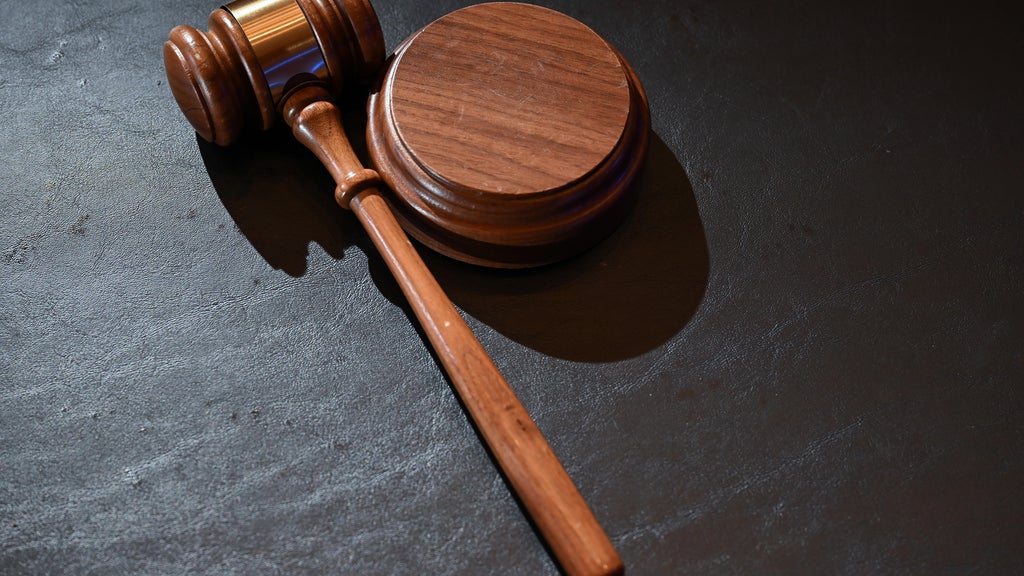 Man tried to pull woman out of her St. Paul apartment window, charges say — WCCO / CBS Minnesota, Roseville Health news