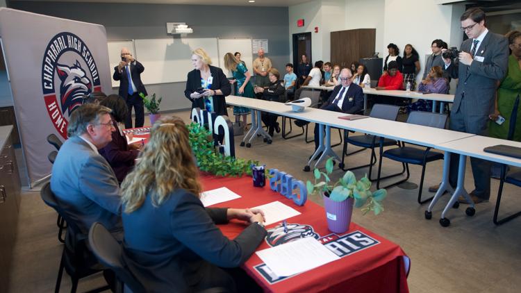 Killeen high school hosts signing ceremony for jailer program students — KCEN (Central Texas), Roseville Schools news