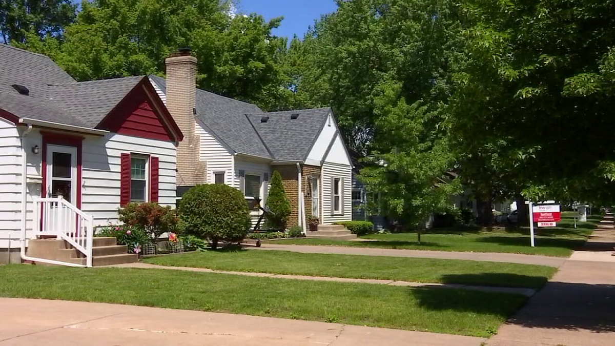 US pending home sales sink near 12-year low as rates top 7%: Report — FOX 9, Roseville Real Estate news