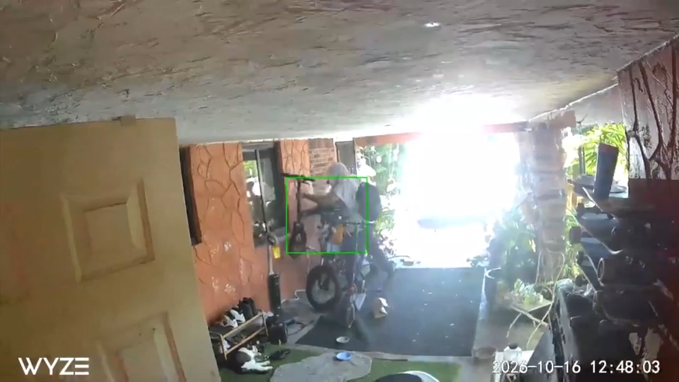 Investigators search for man caught on camera stealing an e-bike from a Fort Lauderdale home — WSVN 7 Broward, Roseville Community news